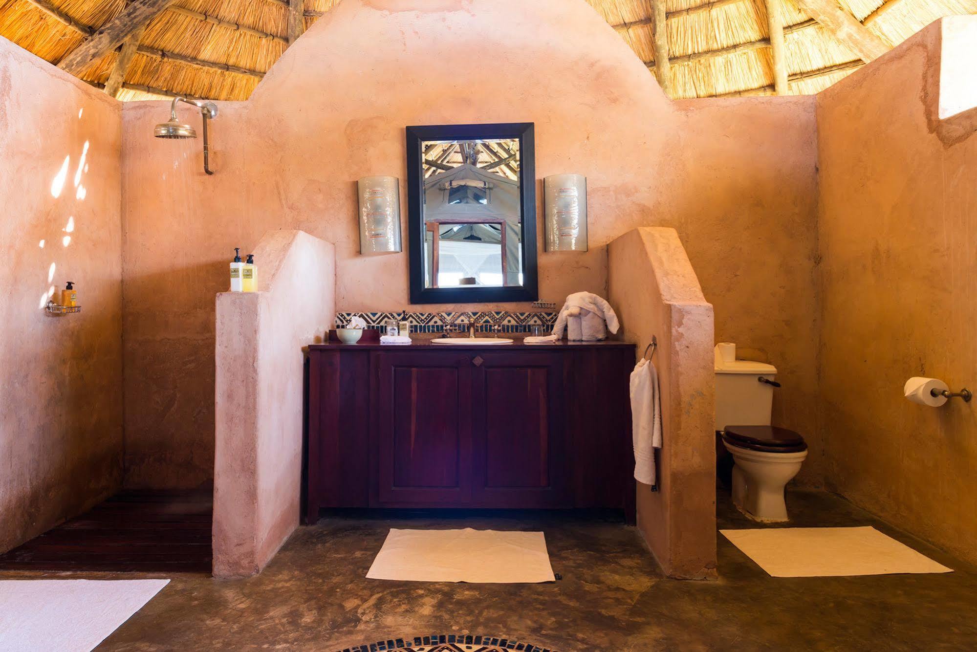 Royal Zambezi Lodge Mafuta Exterior foto